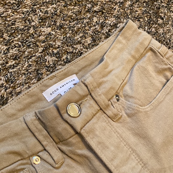 Good American jeans with great stretch and frayed ankle - Picture 3 of 4